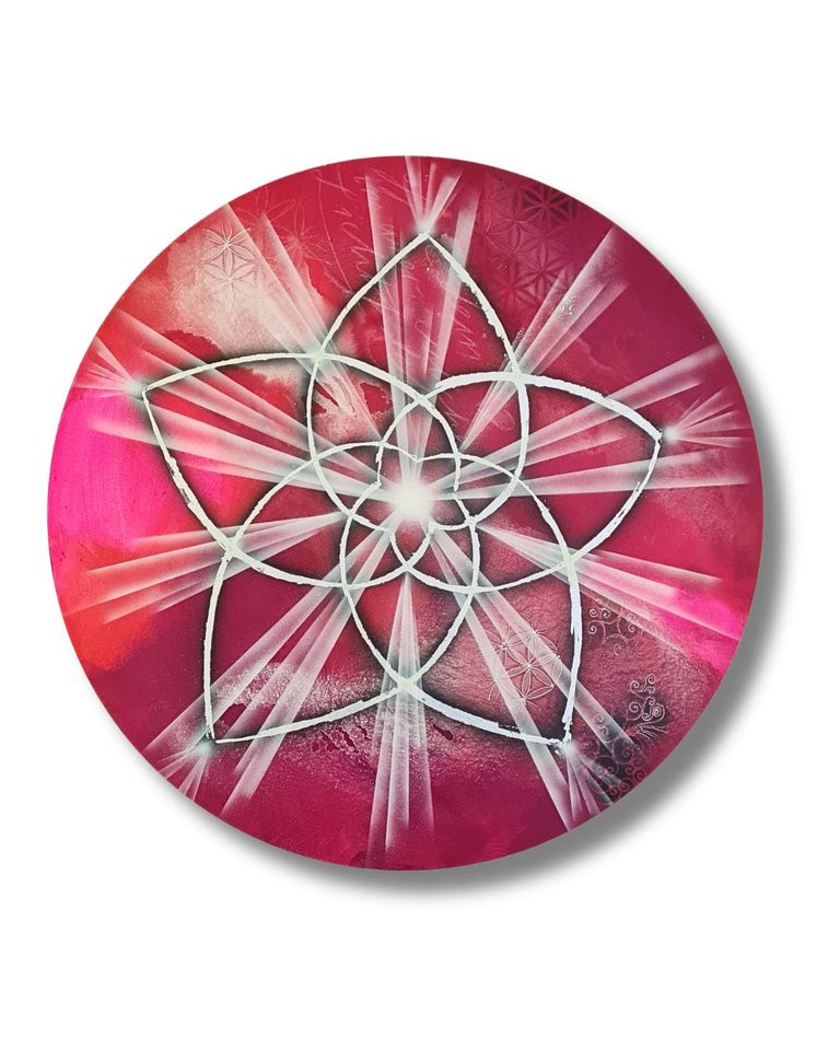 Runde Kunst mit einem geometrischen Muster aus weißen Linien, die eine sechsblättrige Blume auf einem pink-roten Hintergrund bilden, ergänzt durch strahlenförmige Lichtakzente.